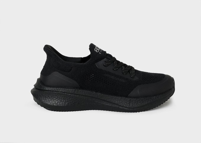 Runners for Women in Full Black from 8000kicks