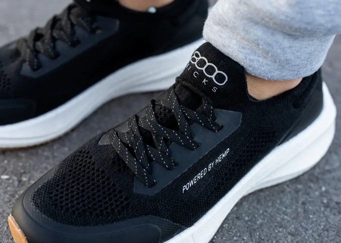 Runners for Women in Black and White from 8000kicks