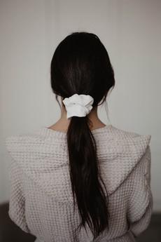 Linen scrunchie via AmourLinen