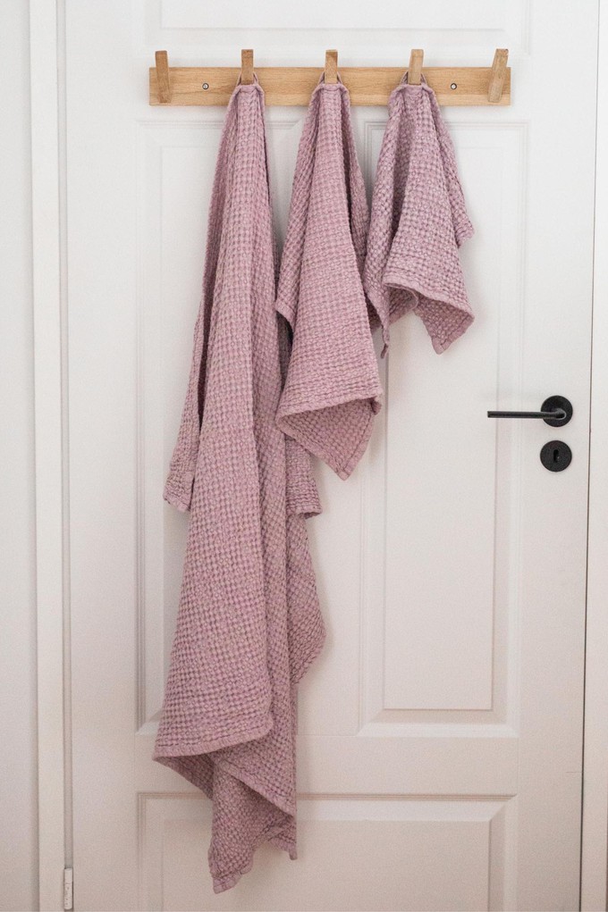 Linen waffle bath towel in Dusty Rose from AmourLinen