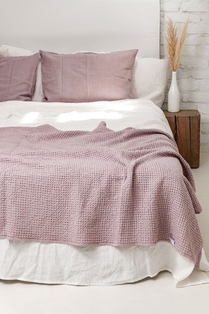 Linen waffle bed throw in Dusty Rose from AmourLinen