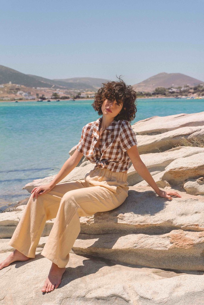 Linen summer shirt SCARLETT in Mocha Gingham from AmourLinen