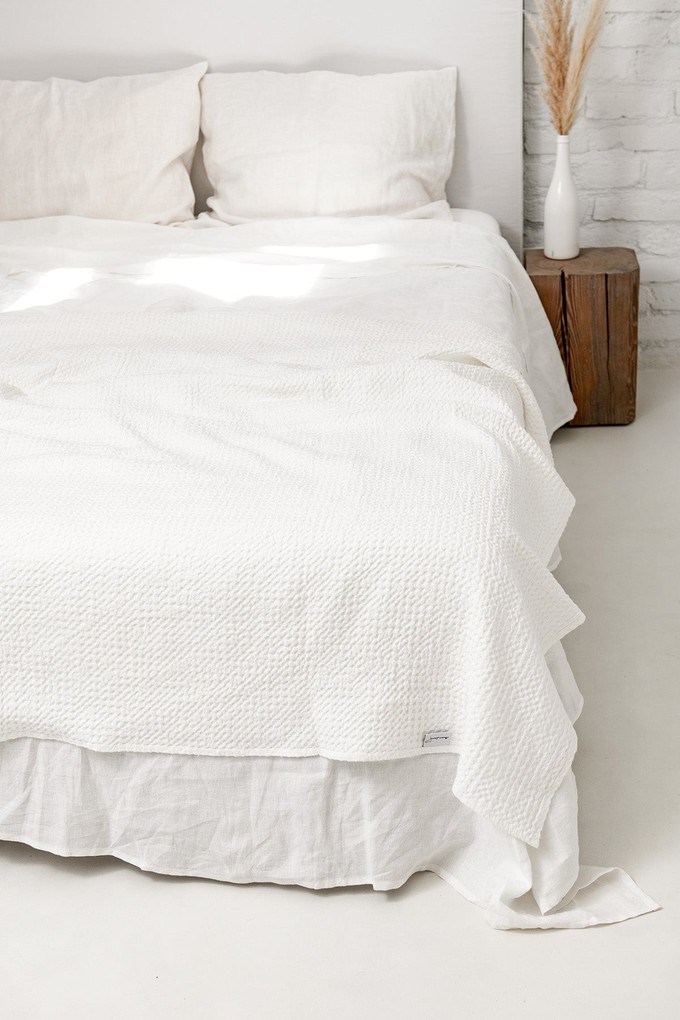 Linen waffle bed throw in White from AmourLinen