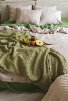 Linen waffle blanket in Moss Green via AmourLinen