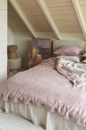 Linen bedding set in Dusty Rose from AmourLinen