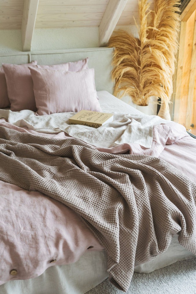 Linen waffle blanket in Rosy Brown from AmourLinen