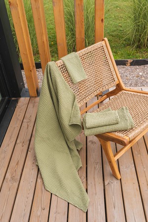 Linen waffle bath towel from AmourLinen