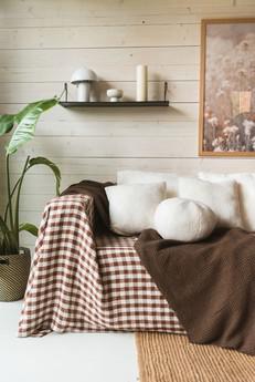 Linen waffle blanket in Mocha Brown via AmourLinen