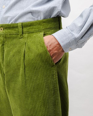 Cordhose mit Falten Chino Hosen Grün from Brava Fabrics