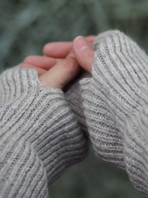 Wristwarmers N°1 - DutchMerino (M-Dark Blue) from BROL - Bewust Breigoed