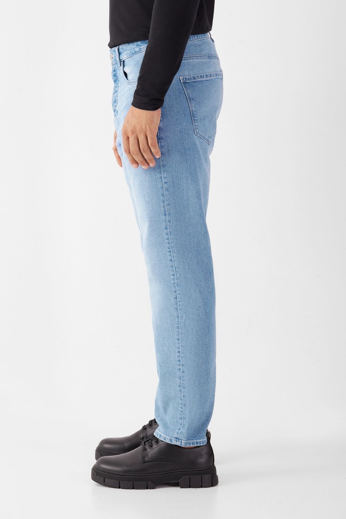 RISE Relaxed Tapered Minimal Stretch - Basic - Bright Blue from DAWN Denim