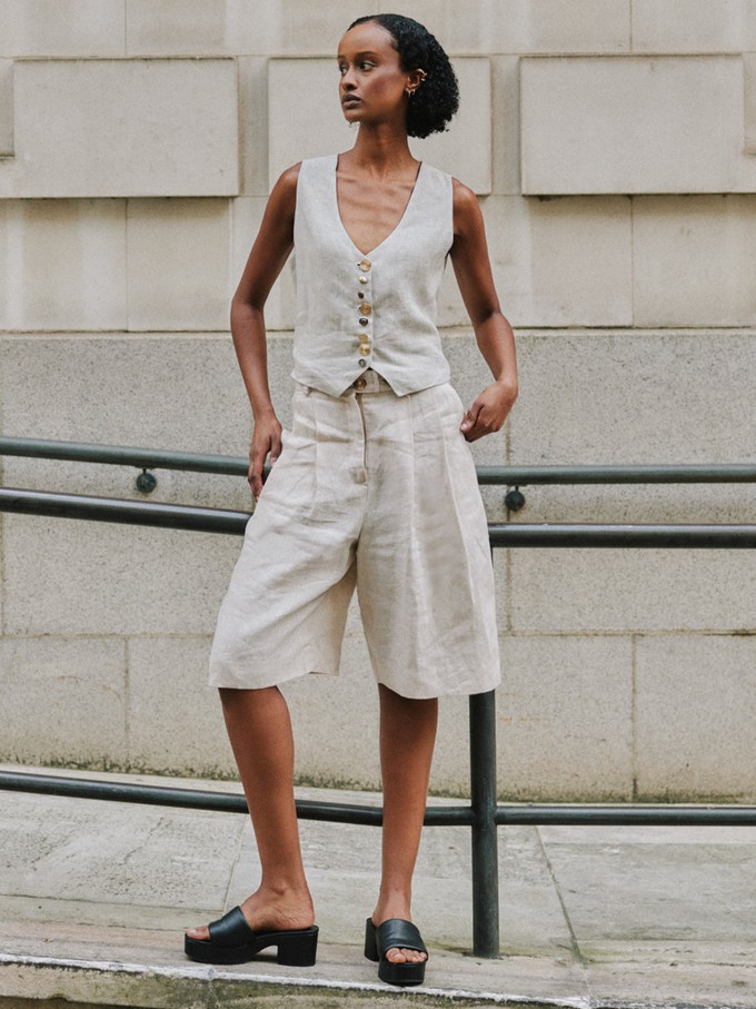 Beau Linen Bermuda Shorts in Beige from Fanfare Label