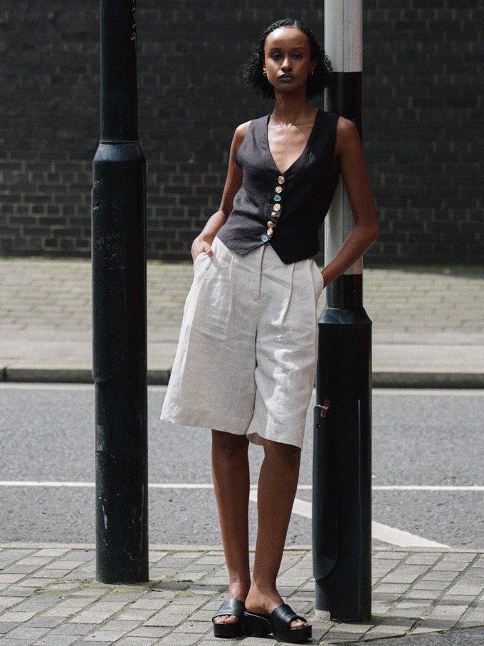 Beau Linen Bermuda Shorts in Beige from Fanfare Label