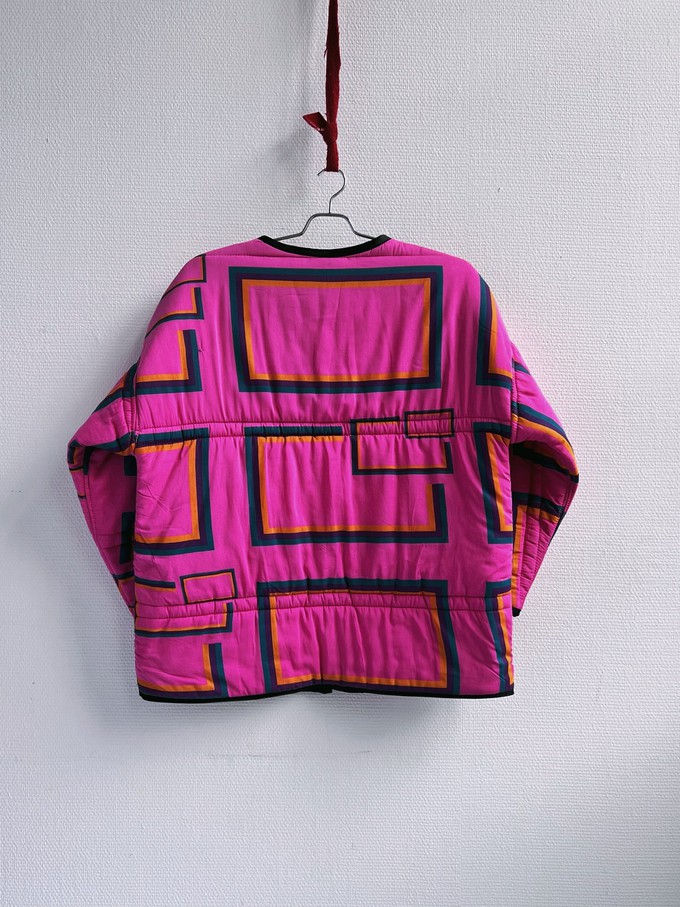 The "MAGENTA  - OFF WHITE" Reversible Blanket Made Jacket - M (Fit XS/S to M/L) from Fitolojio Workshop