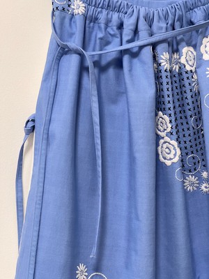 MELIDIA: Wrap Skirt in Blue / White Embroidery tablecloths mix - One size from Fitolojio Workshop