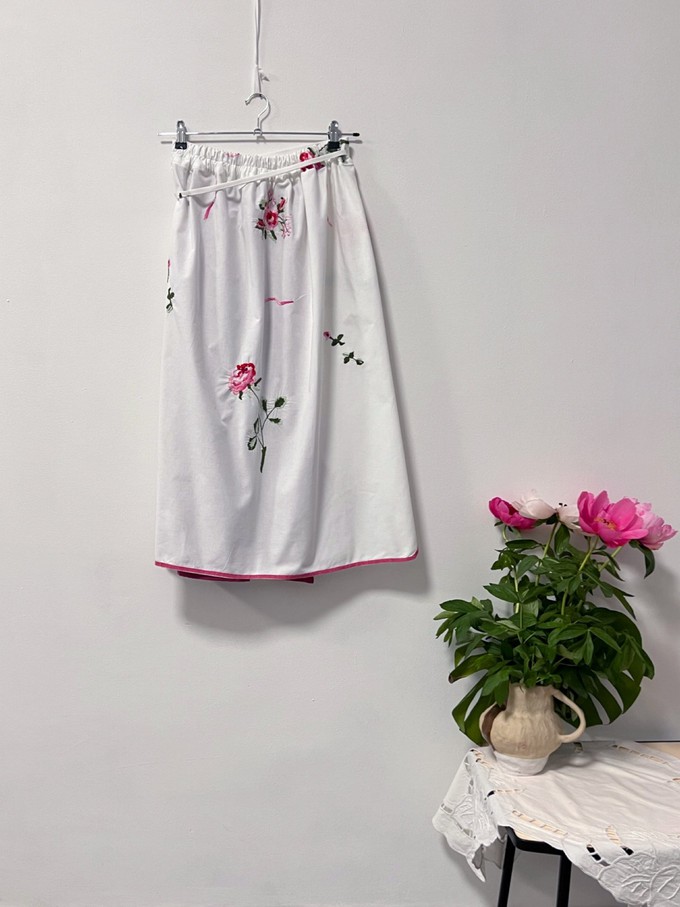 MELIDIA : Wrap skirt in ROSES 60's tablecloth - One size (Smaller Fit) from Fitolojio Workshop