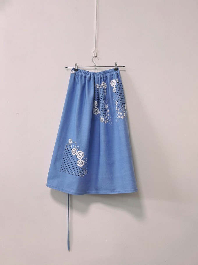 MELIDIA: Wrap Skirt in Blue / White Embroidery tablecloths mix - One size from Fitolojio Workshop