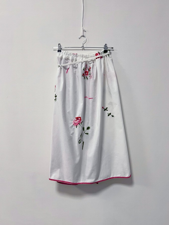 MELIDIA : Wrap skirt in ROSES 60's tablecloth - One size (Smaller Fit) from Fitolojio Workshop