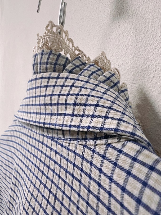 The "bOaN series" Blue dark Gingham Shirt - Antique Lace collar-cuffs from Fitolojio Workshop