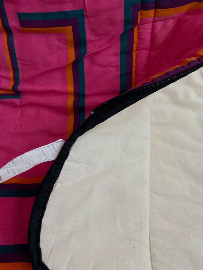 The "MAGENTA  - OFF WHITE" Reversible Blanket Made Jacket - M (Fit XS/S to M/L) from Fitolojio Workshop