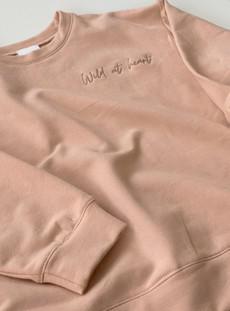 Oversize-Pullover mit Text – Sand via Glow - the store