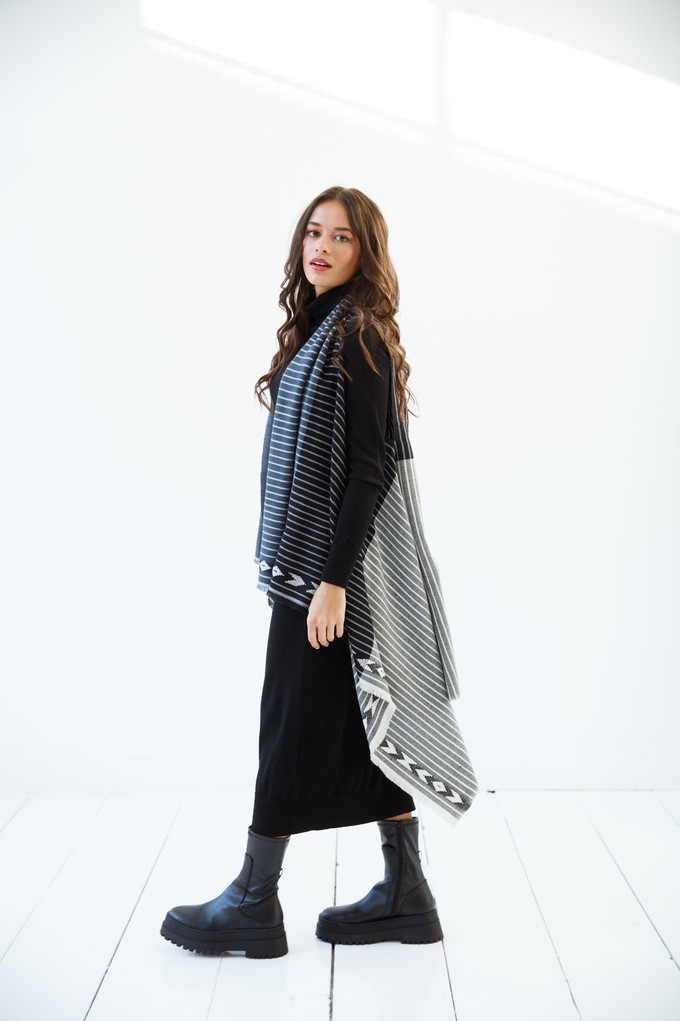 PETITE Light Wool Cape Fusion Graphic from JULAHAS