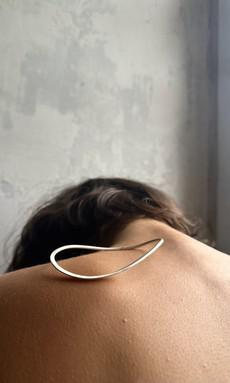 Meander bangle shiny silver via Julia Otilia