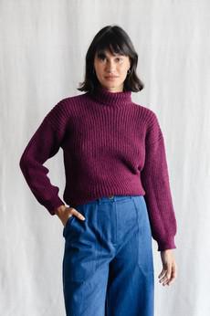 Baby-Alpaka Turtleneck Strickpullover Suave Berry via Jyoti - Fair Works