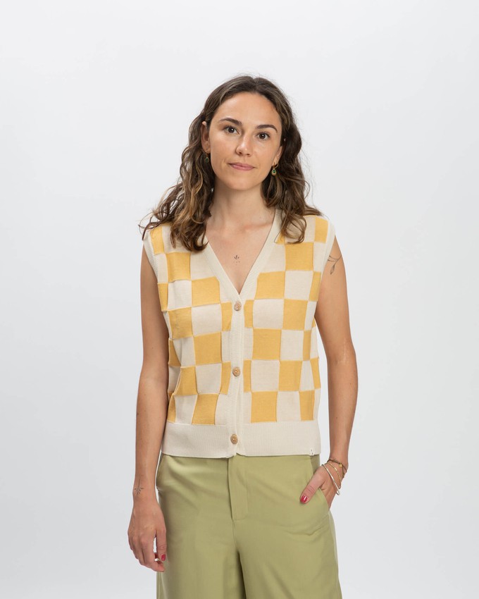 Buttoned Vest gambit from Matona