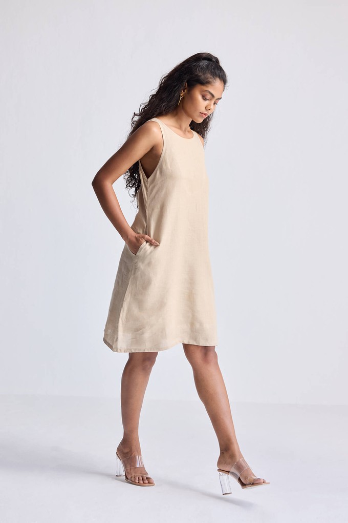 Hemp Short Dress with Back Embroidered Lace Detail from Reistor