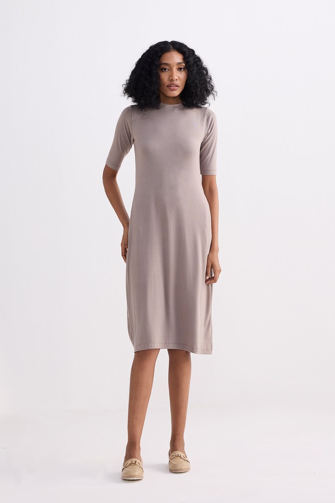 High Crew Neck Elbow Sleeves Fitted Dress in Dusty Brown from Reistor