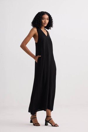 Crossed in Chic Sleeveless Maxi Dress in Black from Reistor