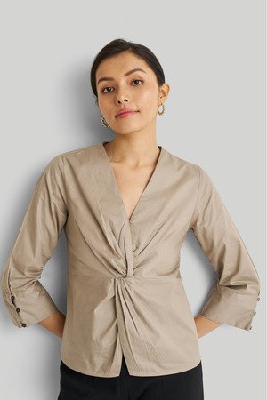 Front Twist Top in Ecru from Reistor