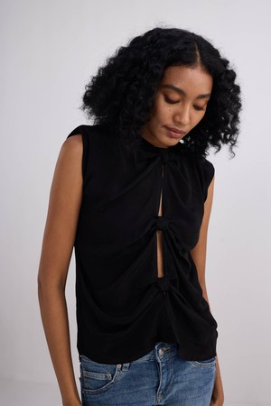 The Knot-so-Basic Top in Black from Reistor