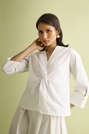 Front Twist Top in White from Reistor