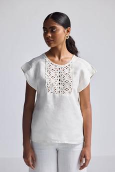 Boxy shirt with Embroidered Lace Detail via Reistor