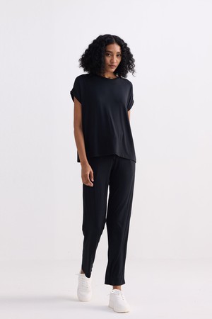 Relaxed Tee in Black from Reistor