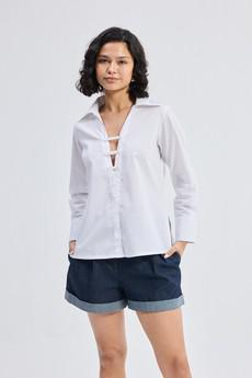 Crisp Details Button-down Shirt in White via Reistor