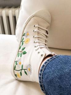 Sneakers Daisies' Garden White via Shop Like You Give a Damn
