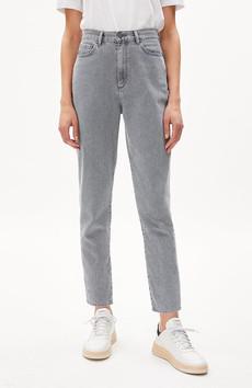 Mairaa Mom jeans fresh grey via Sophie Stone