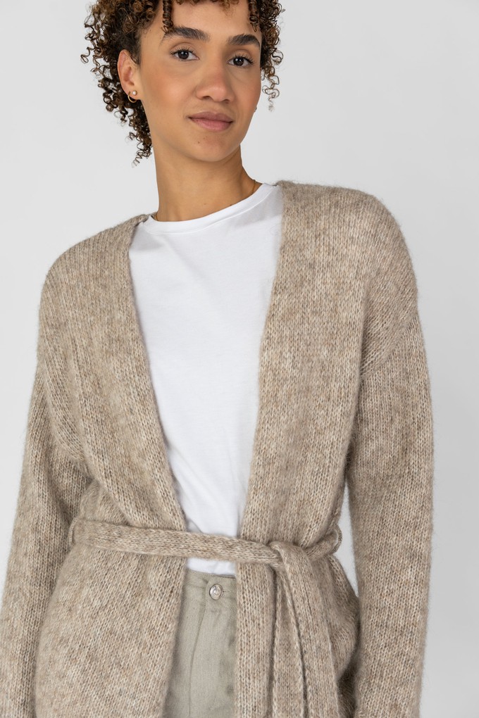 STRICKJACKE MIT GÜRTEL BEIGE from STORY OF MINE