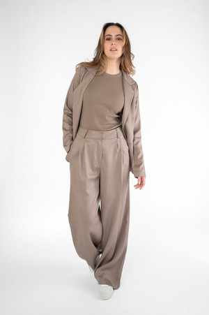 Leichte Hose Taupe from STORY OF MINE