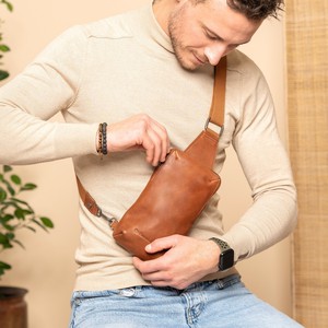 Leather Crossbody Bag Cognac Cambridge - The Chesterfield Brand from The Chesterfield Brand