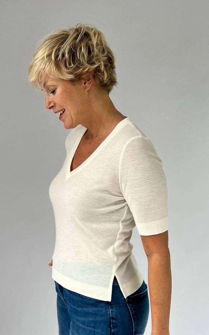 CAROL FINE MERINO V-NECK TOP from The Make