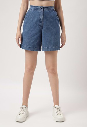 Re.Street Rebel | Gerade geschnittene Shorts mit hoher Taille in Dunkelindigoblau from Un Denim