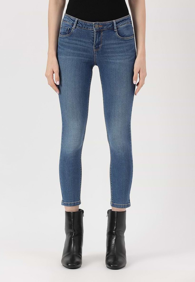 UnExcess Pledge | Niedrig sitzende verkürzte Skinny-Jeans in Mittelindigo from Un Denim