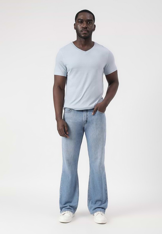 UnExcess Pledge | Bootcut-Jeans mit mittelhohem Bund in Hellindigoblau from Un Denim