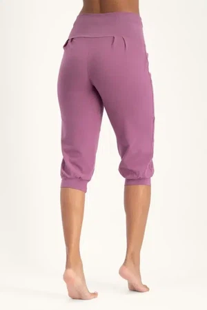 Sukha Yoga Capri – Mauve from Urban Goddess