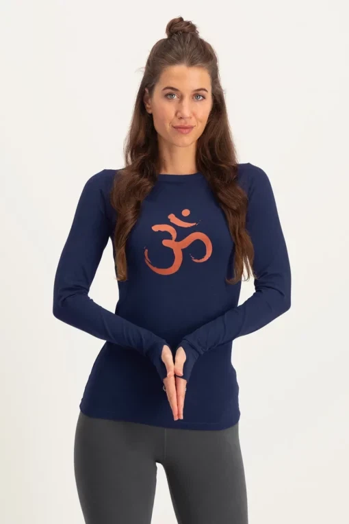 Karuna OM Yoga Longsleeve Shirt – Midnight from Urban Goddess