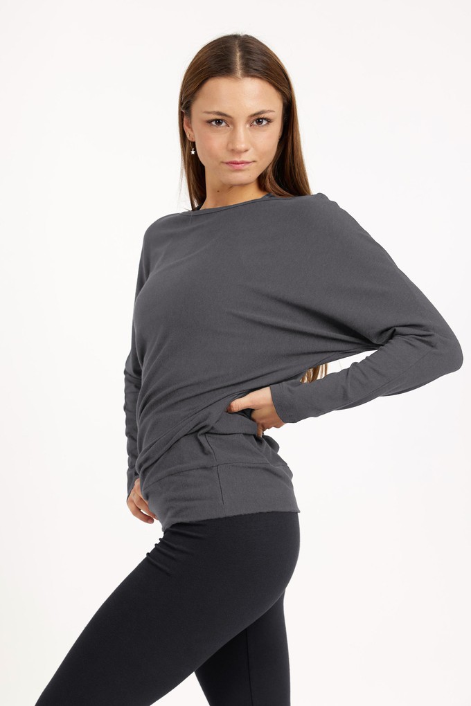 Budhi Longsleeve Yoga Top – Charcoal from Urban Goddess